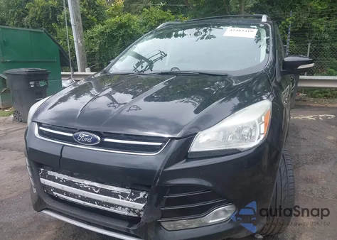 2014 Ford Escape Titanium z USA, uszkodzony, nr VIN 1FMCU9J95EUA89174